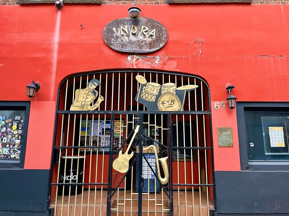 黒いレザージャケットを着た5人の男たち～ハンブルク【「新型コロナウイルス学者」の平凡な日常】