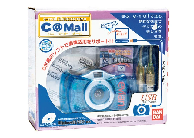 「BANDAI C@Mail」。写真添付メールを意識した商品。当時はデジカメが懸賞などの目玉になることも多く、これは飲料水エビアンのノベルティだ