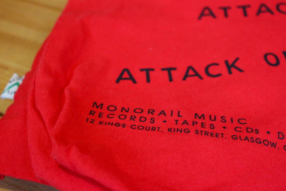 「Monorail Music」という、グラスゴーにあるレコード屋で買ったトートバッグ。ちなみに私は、ギターも弾けなければ、レコードプレーヤーも持っていません。