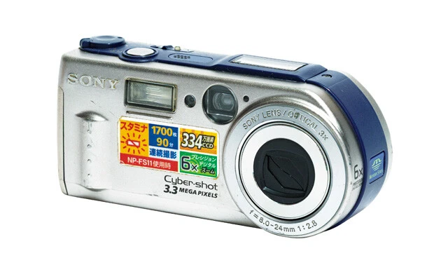 シリーズ第1弾のDSC-P1（2000年発売）はPS2で画像再生が可能だった