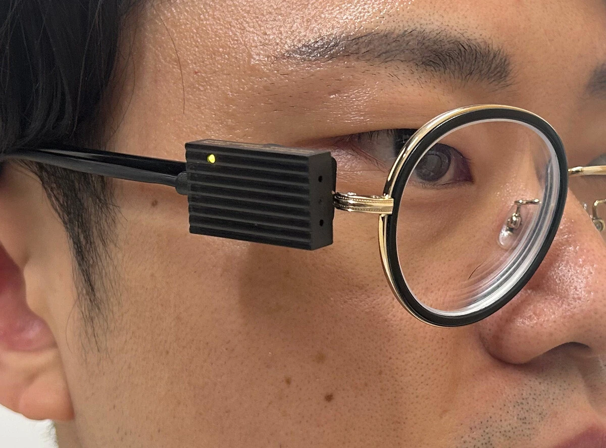 頭の動きだけでPCを自在に操れるマウスいらずの便利デバイス（1万5000円）。初回入荷分は即完売！　「JINS ASSIST」試してわかった本当の実力