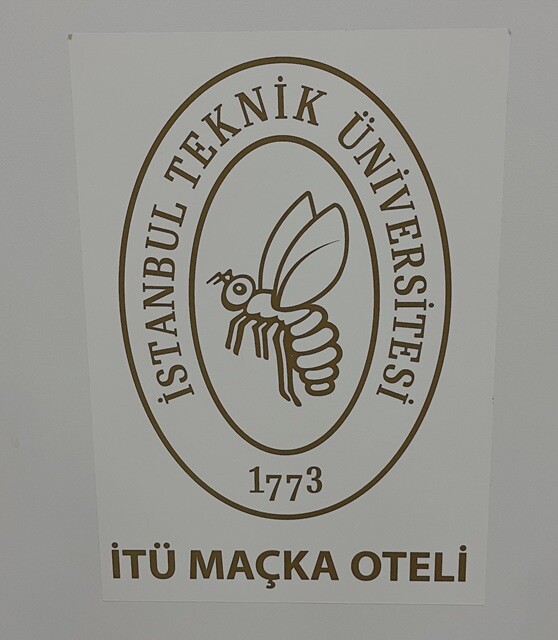 イスタンブール工科大学のロゴ。なぜミツバチなのかは、誰に訊いてもわからなかった……
