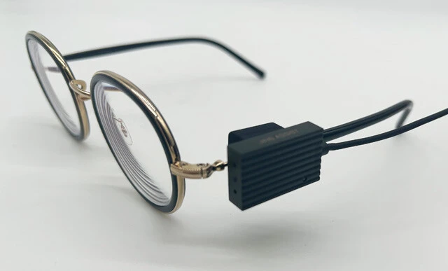 アタッチメントと本体を磁石でくっつける。本体からUSB Type-Cケーブルが延びており、PCと接続すれば準備は完了。充電は不要だ