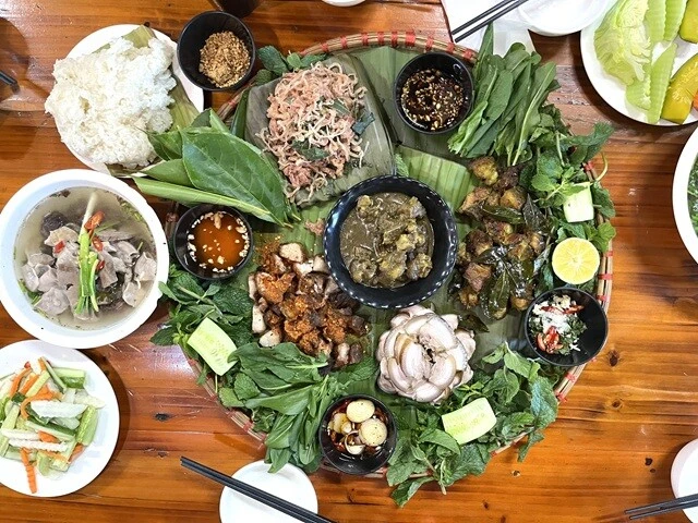 この日のランチ。野菜以外全部豚。