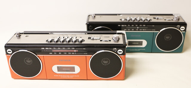 ●ラジオカセットプレイヤー aiwa audio-G RCP2(とうしょう) 懐かしの定番デザインに輝く名門AIWAのネーム。そんなボディにBTスピーカー機能やマイクロSD再生機能をプラスし、現代に通じる製品としてよみがえった! 9980円