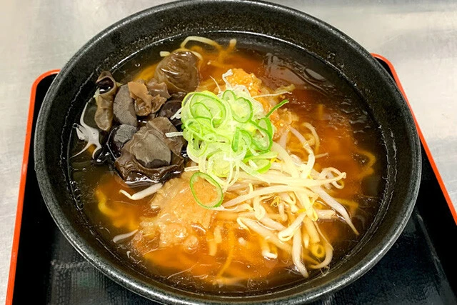 レストラン「沖海月」のクラゲラーメン。このほか、庄内浜の海の幸を堪能できる料理がたくさん