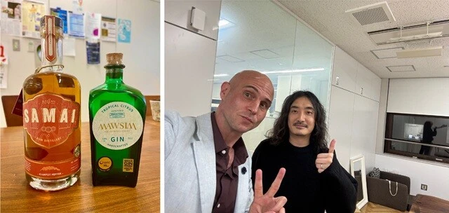 （左）カンボジアラムとカンボジアジン。左がラムで右がジン。私は特にラムを気に入り、2度のラボパーティーで空にしてしまった。（右）エリックと私。私の教授室にて。