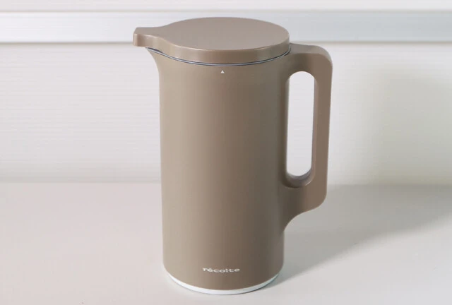 ●recolte 自動調理ポット(ウィナーズ) 料理スキル不要、マニュアルどおりの分量の食材を入れてボタンを押すだけ。あとはポットが自動で刻んで煮込んでかき混ぜて、はい出来上がり! ほったらかし調理家電の決定版。1万3200円