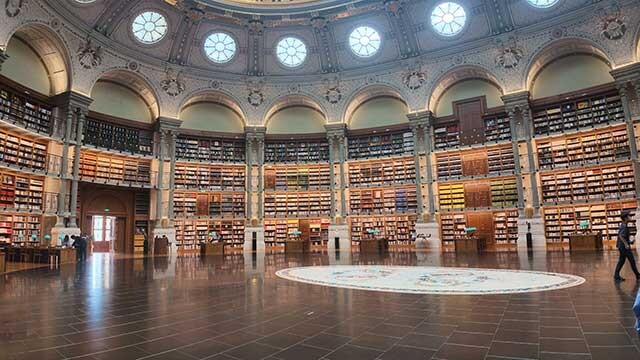 これはハリボテじゃなく、内部は図書館となっている。ちなみに内部のデザインはフランス国立図書館をモチーフとしている