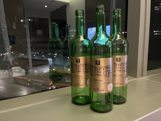 シンガポール最終日の夜。こーして私は17日がかりで3本の赤ワインを堪能した