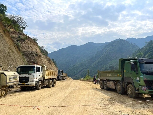 通行止めになっていた未舗装の道路。