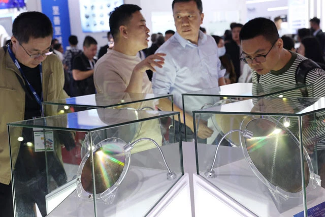 空前のメモリー不足で気になる中国の動向は？現在パソコン、スマホメーカー各社は、メモリーの調達ができない状況......。そんな中、中国メーカーはメモリーの製造・販売を行ない海外輸出も視野に展開中!?もちろん、AIや半導体開発も超速進行中の全方位体制