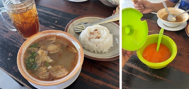 （左）「ソト・アヤム（チキンのスープ）」と甘くて冷たい紅茶。どちらもおいしい。（右）後入れのチリ。ちょっと入れただけでもめっちゃ辛い。