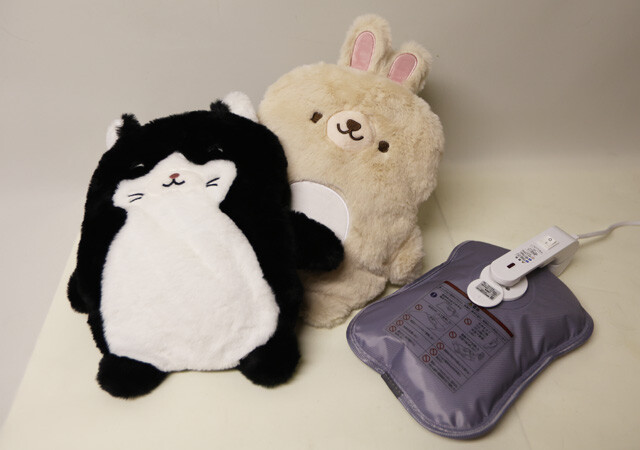 ●蓄熱式湯たんぽ 動物シリーズ(ヒロ・コーポレーション) 便利だけど、なんとなくダサい湯たんぽをエンタメ化! カバー部分を5種類の動物形にしたことで人気爆発! 寒い日に抱き締める快感は一度味わうとやみつきに! 3300円