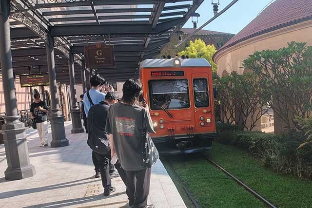 TDLの約3倍の面積を誇るランド内には電車も運行!!