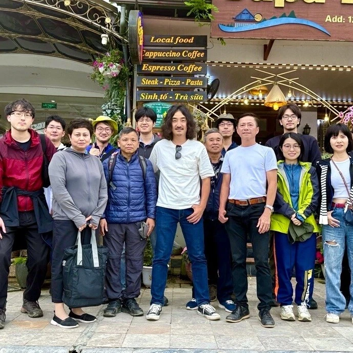 ベトナムの「大旅団」全員集合。最終日、今回のサンプリング拠点のひとつとなったベトナム・ラオカイ省サパにて。