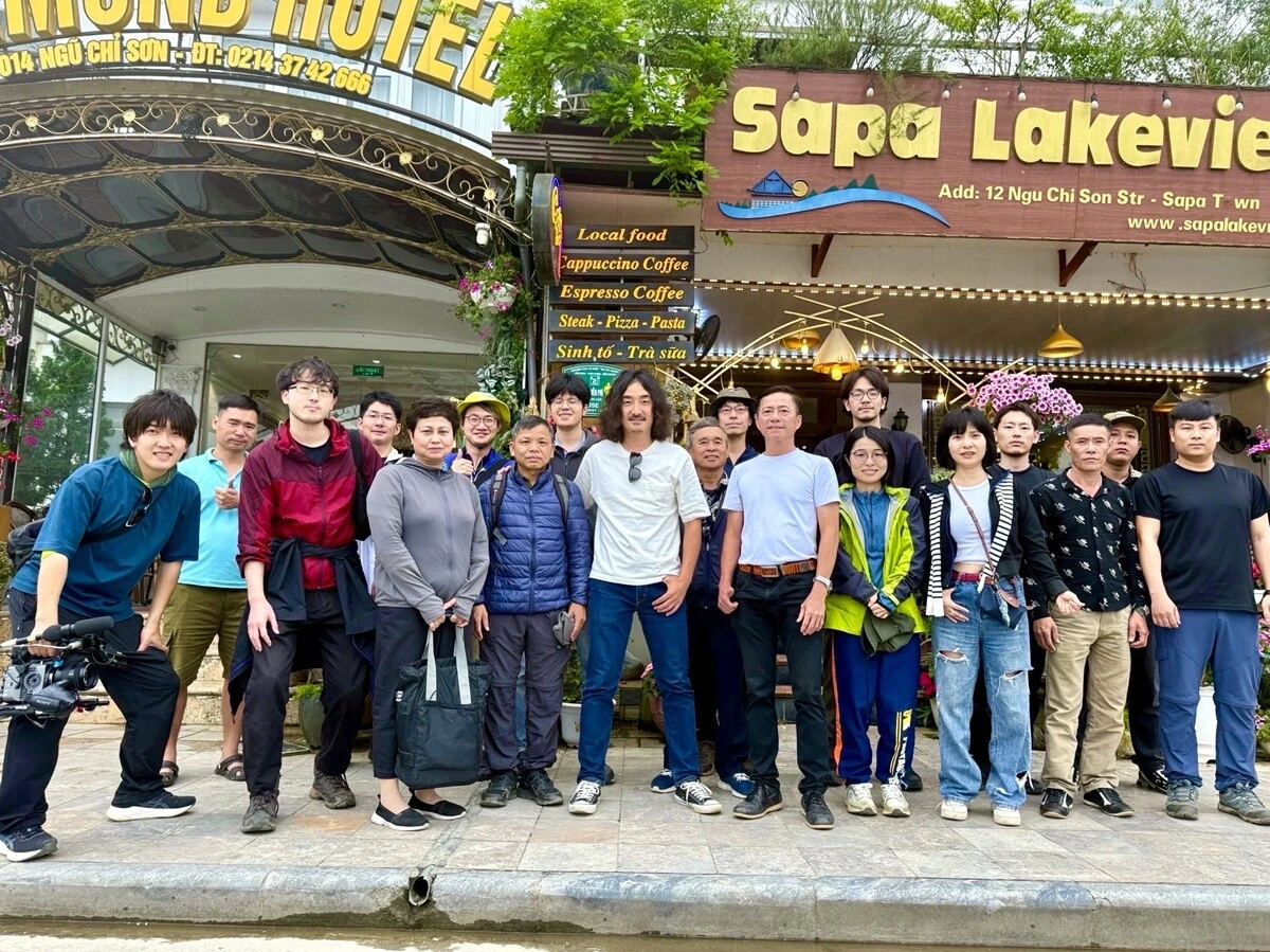 ベトナムの「大旅団」全員集合。最終日、今回のサンプリング拠点のひとつとなったベトナム・ラオカイ省サパにて。