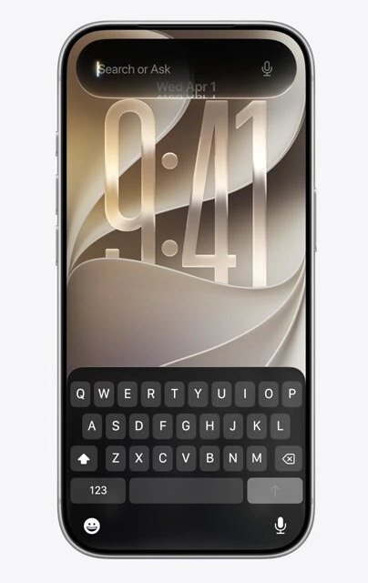 iPhoneシリーズでは、従来の「Hey Siri」との呼びかけだけでなく、Dynamic Islandを下にスワイプすることでもSiri AIを起動できる