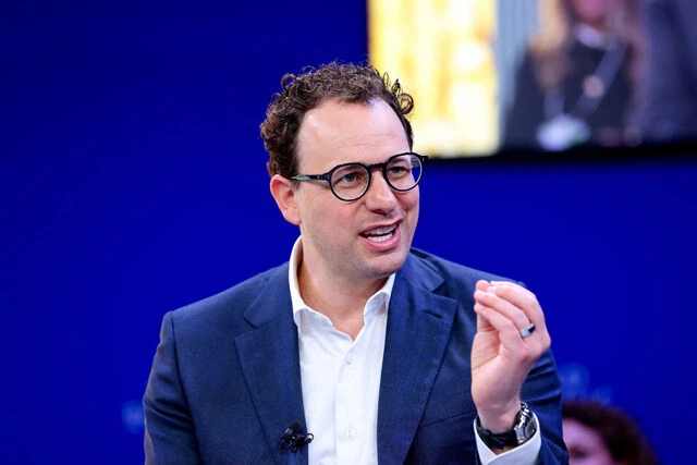 アンソロピックCEOのダリオ・アモデイ氏。超人的AIは2027年までに到来する可能性があるとして、警鐘を鳴らしている
