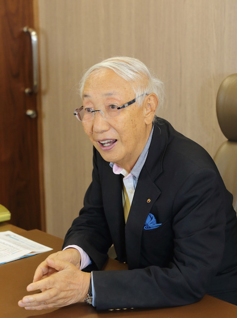 経営哲学を語る「富士そば」の会長・丹道夫氏